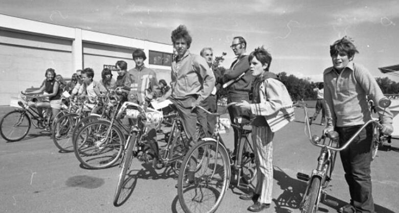 Cycling Trends Over the Decades: From Spandex to Urban Commuting - UrbanCycling.com