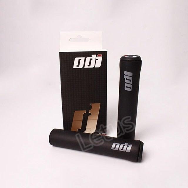 2PCS Silicone Bicycle Handlebar Grips Anti - Slip Shock - Asorbing Mountain Bike Handlebar Grip Silica Gel Super Light Anti - Skid Shock - Proof Handle Bar Locking Grips Cycling Grips - UrbanCycling.com