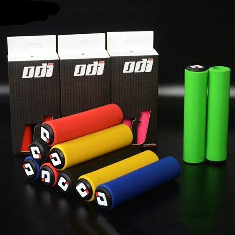 2PCS Silicone Bicycle Handlebar Grips Anti - Slip Shock - Asorbing Mountain Bike Handlebar Grip Silica Gel Super Light Anti - Skid Shock - Proof Handle Bar Locking Grips Cycling Grips - UrbanCycling.com