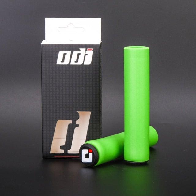 2PCS Silicone Bicycle Handlebar Grips Anti - Slip Shock - Asorbing Mountain Bike Handlebar Grip Silica Gel Super Light Anti - Skid Shock - Proof Handle Bar Locking Grips Cycling Grips - UrbanCycling.com