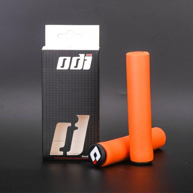 2PCS Silicone Bicycle Handlebar Grips Anti - Slip Shock - Asorbing Mountain Bike Handlebar Grip Silica Gel Super Light Anti - Skid Shock - Proof Handle Bar Locking Grips Cycling Grips - UrbanCycling.com
