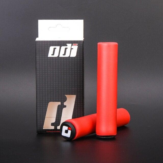 2PCS Silicone Bicycle Handlebar Grips Anti - Slip Shock - Asorbing Mountain Bike Handlebar Grip Silica Gel Super Light Anti - Skid Shock - Proof Handle Bar Locking Grips Cycling Grips - UrbanCycling.com