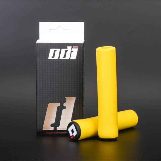 2PCS Silicone Bicycle Handlebar Grips Anti - Slip Shock - Asorbing Mountain Bike Handlebar Grip Silica Gel Super Light Anti - Skid Shock - Proof Handle Bar Locking Grips Cycling Grips - UrbanCycling.com