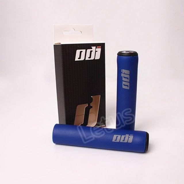 2PCS Silicone Bicycle Handlebar Grips Anti - Slip Shock - Asorbing Mountain Bike Handlebar Grip Silica Gel Super Light Anti - Skid Shock - Proof Handle Bar Locking Grips Cycling Grips - UrbanCycling.com