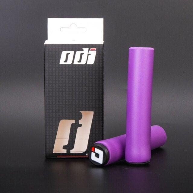 2PCS Silicone Bicycle Handlebar Grips Anti - Slip Shock - Asorbing Mountain Bike Handlebar Grip Silica Gel Super Light Anti - Skid Shock - Proof Handle Bar Locking Grips Cycling Grips - UrbanCycling.com