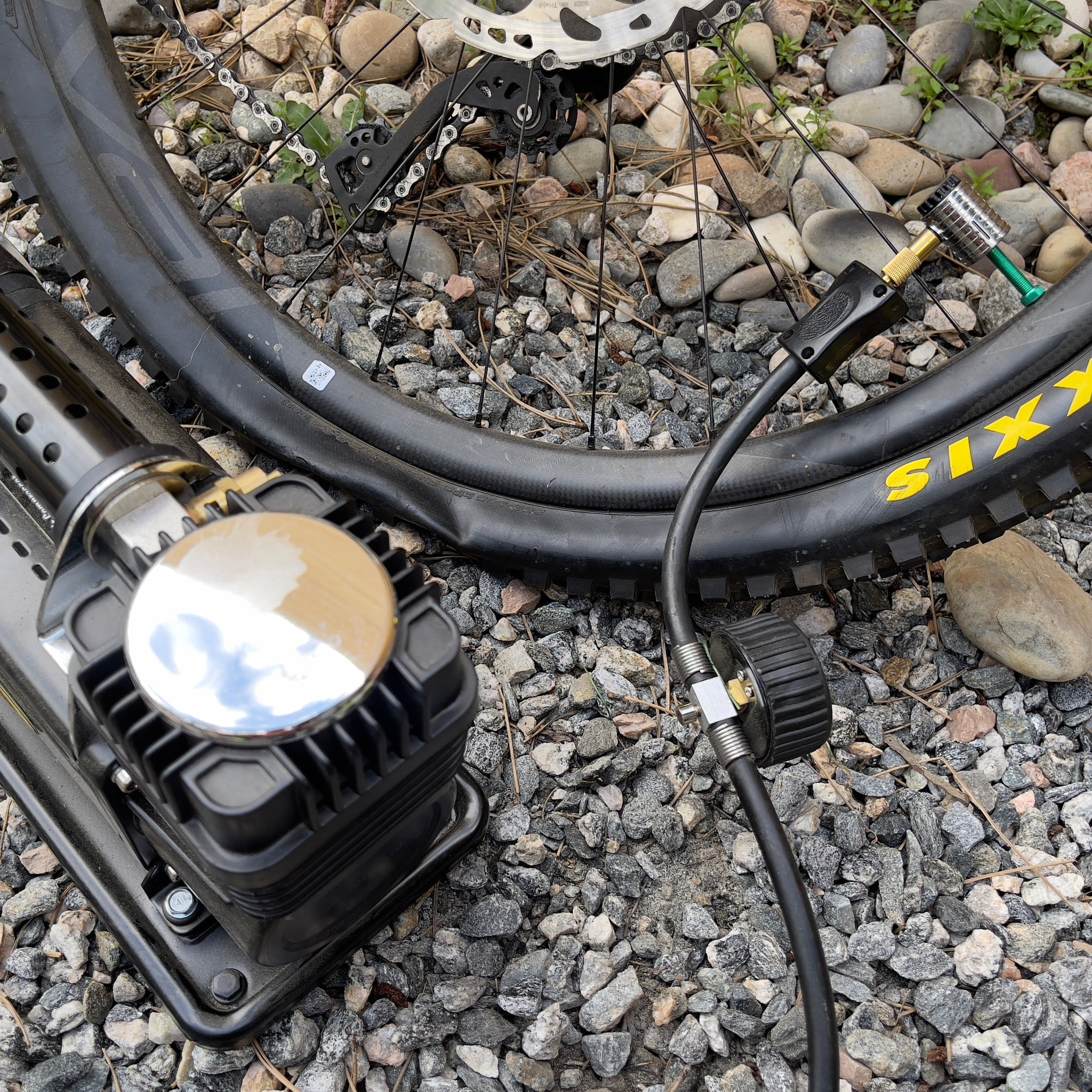 Jaco Digital Tire Pressure Gauge Right Angle JACO Lightning S2